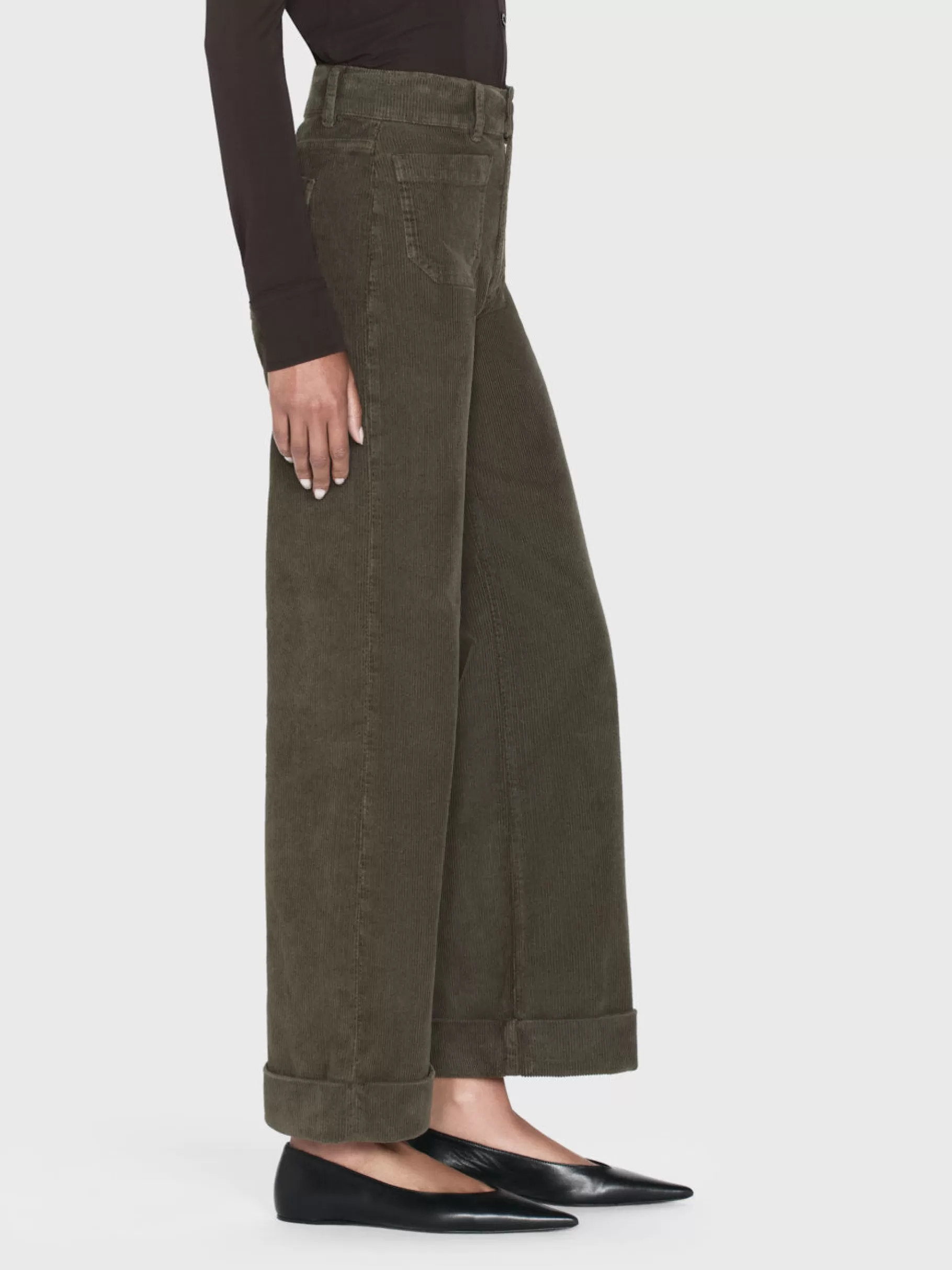 Wide Leg*FRAME 70's Cropped Wide Leg Corduroy in Rich Military Richmilitary