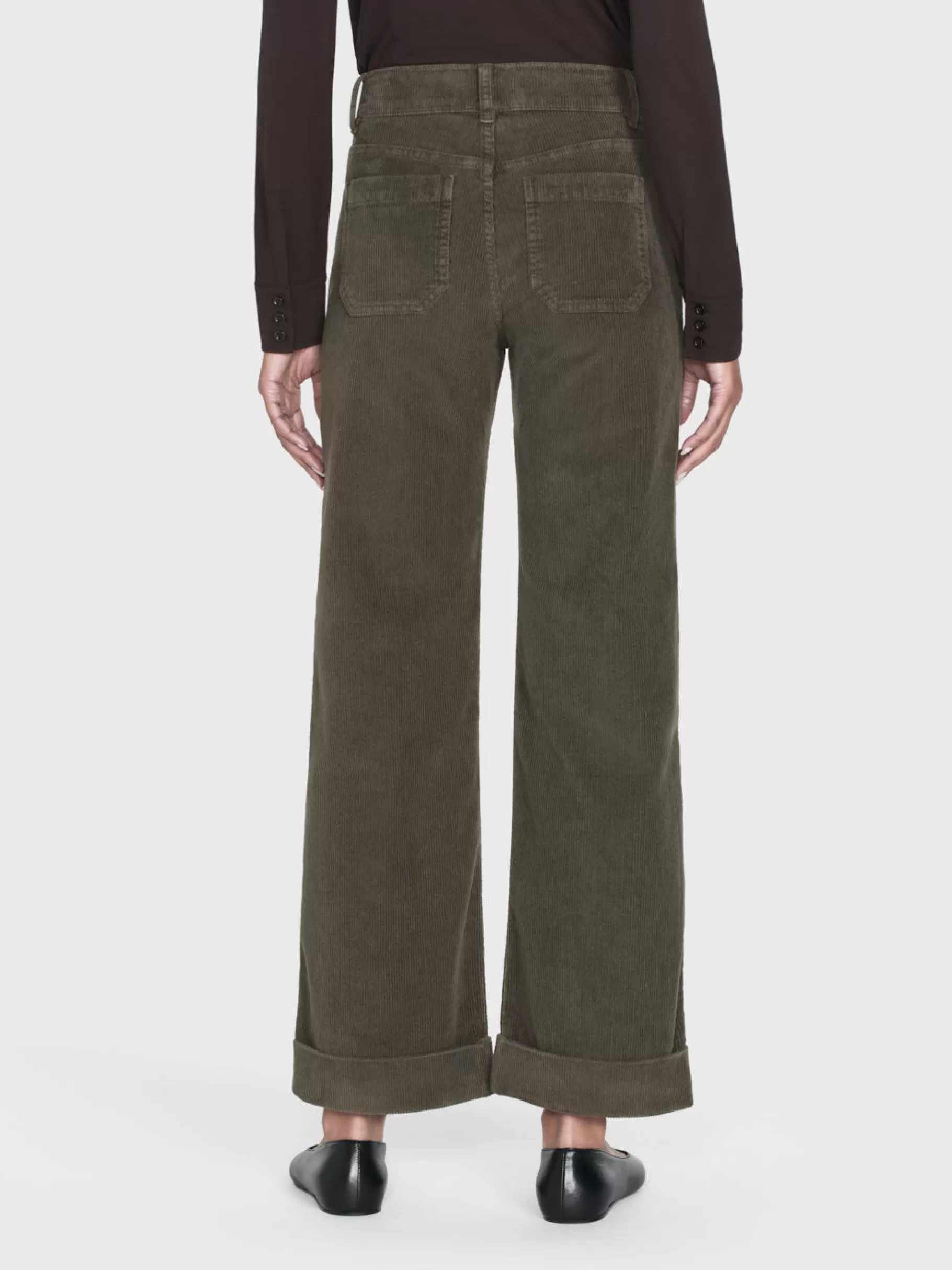 Wide Leg*FRAME 70's Cropped Wide Leg Corduroy in Rich Military Richmilitary